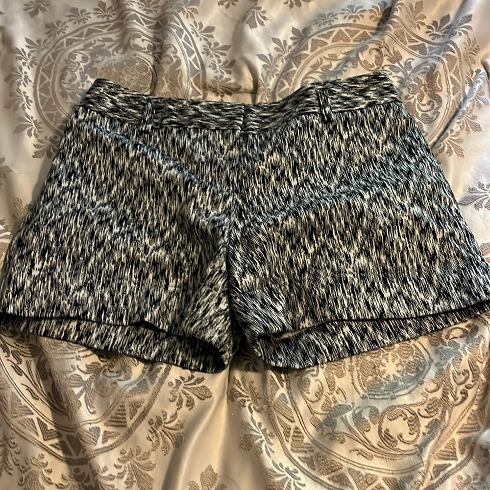 Express shorts, women’s size 0, black and white design